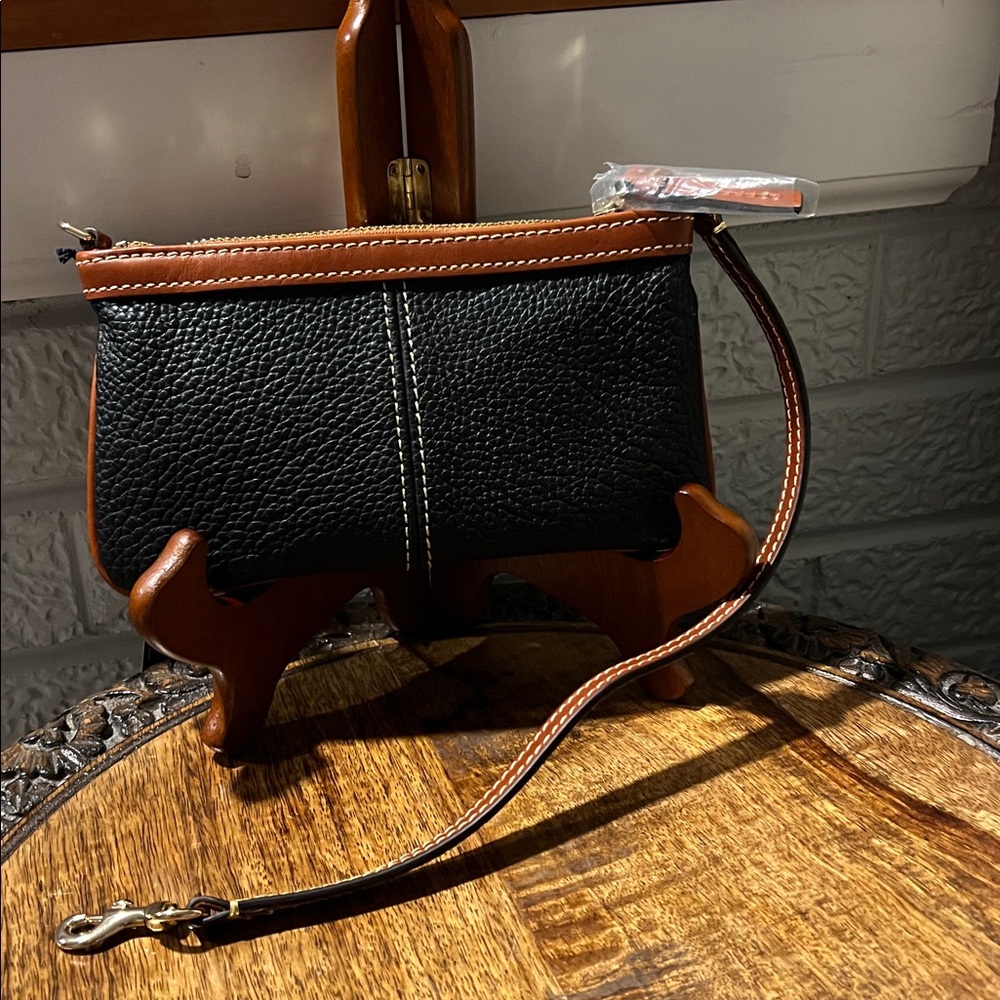 Dooney & Bourke Black Wristlet Pebble Grain Leather - Picture 4 of 16